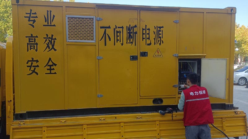 顺庆柴油发电机组和UPS电源配合使用时，如何避免切换过程中的电力中断？