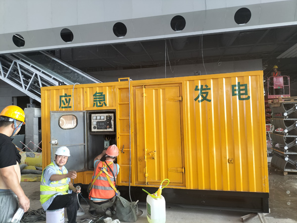 顺庆怎样判断空气滤清器是否需要更换？